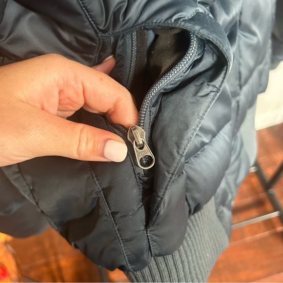 Northface 550 Puffer Ski Jacket in Navy Blue - Picture 9 of 16